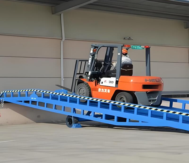兴城移动式卸货平台（叉车用）
